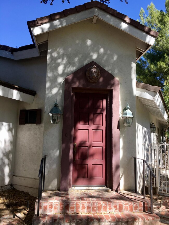 22157 Mulholland Dr, Woodland Hills, CA 91364 - photo 3