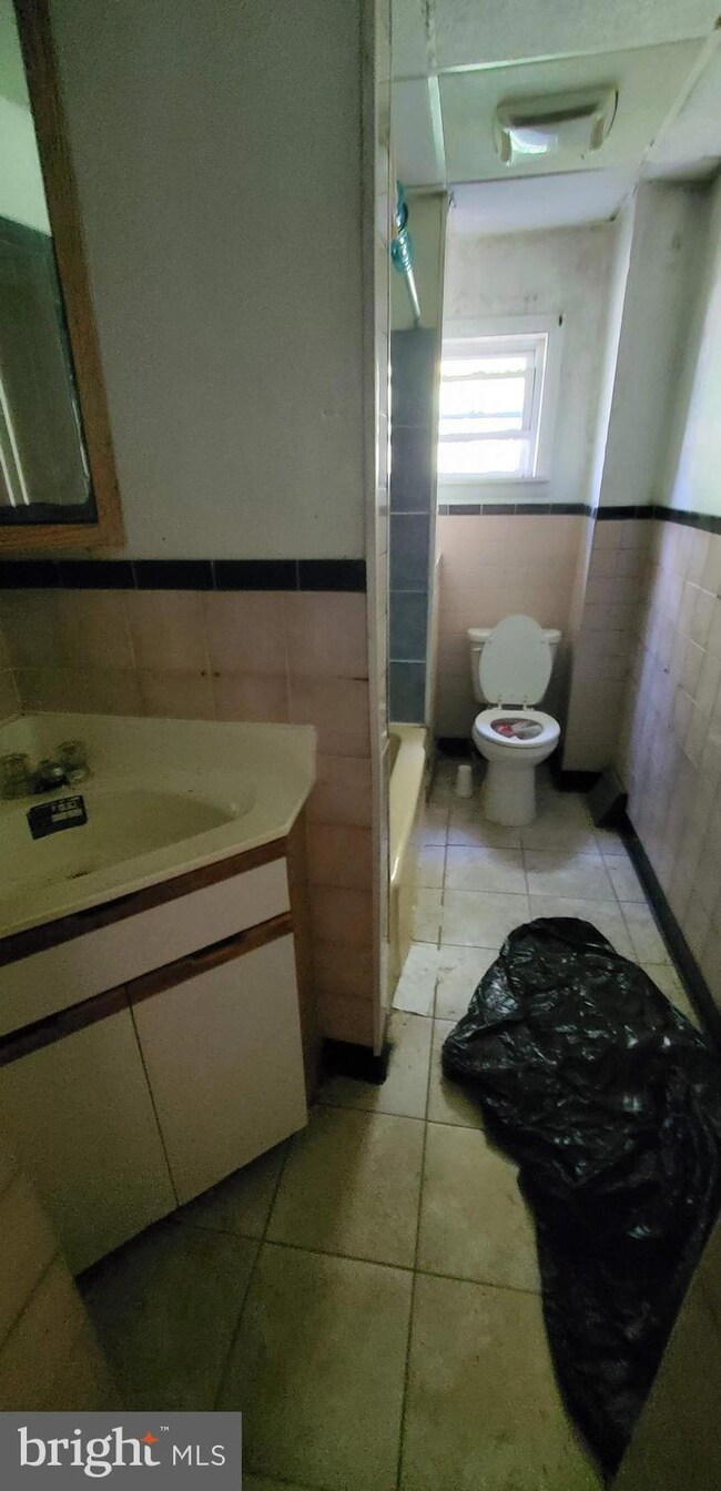 781 Mount Vernon St, Camden, NJ 08103 - photo 7