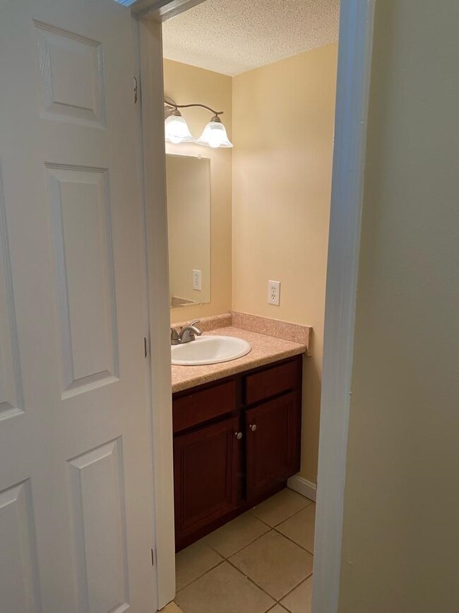 344 Elm St unit 43, Milford, NH 03055 - photo 6