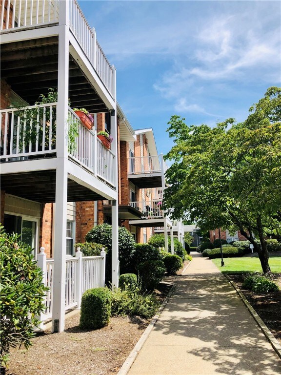 25 Bullocks Point Ave unit 1B, Riverside, RI 02915 - photo 3