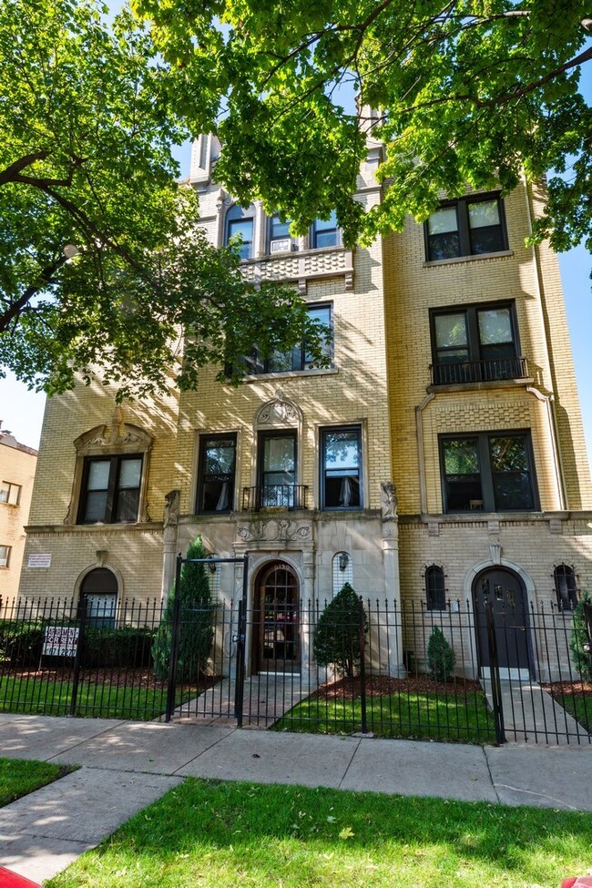 6150 N Francisco Ave, Chicago, IL 60659 - photo 2