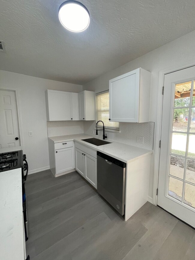 13351 Orleans St, Houston, TX 77015 - photo 4