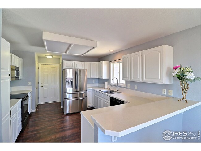 Breakfast bar for 3 stools
