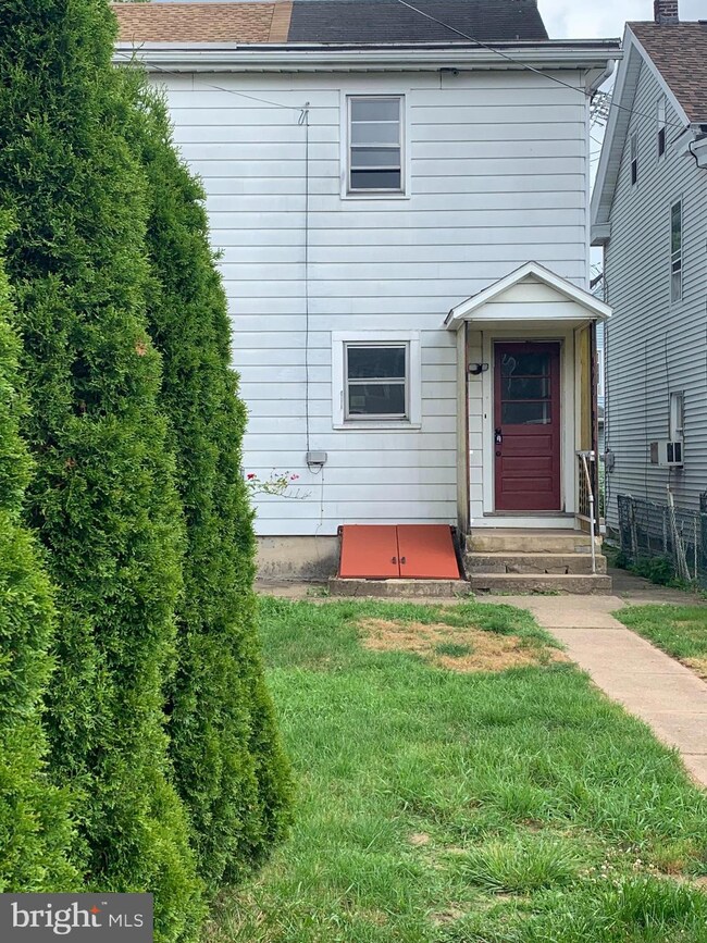 127 N Washington St, Orwigsburg, PA 17961 - photo 3