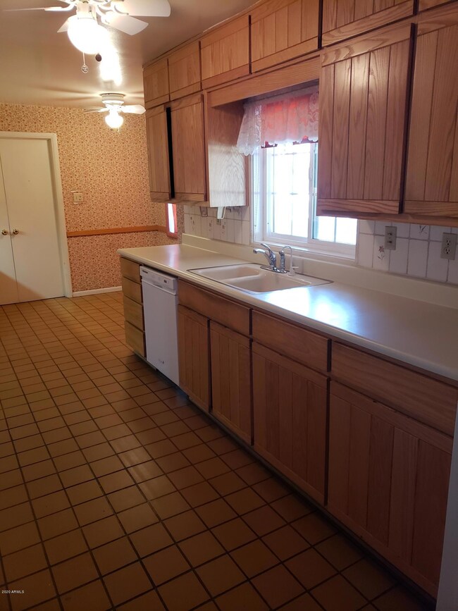 MainHouseKitchen3