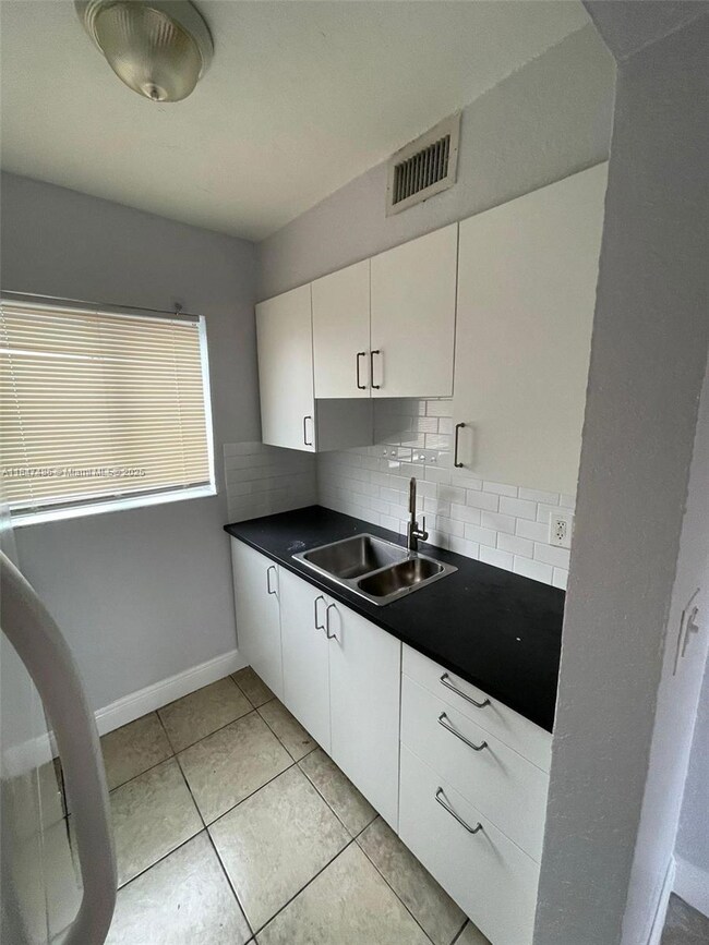 2330 NW 11th St unit 9, Miami, FL 33125 - photo 2