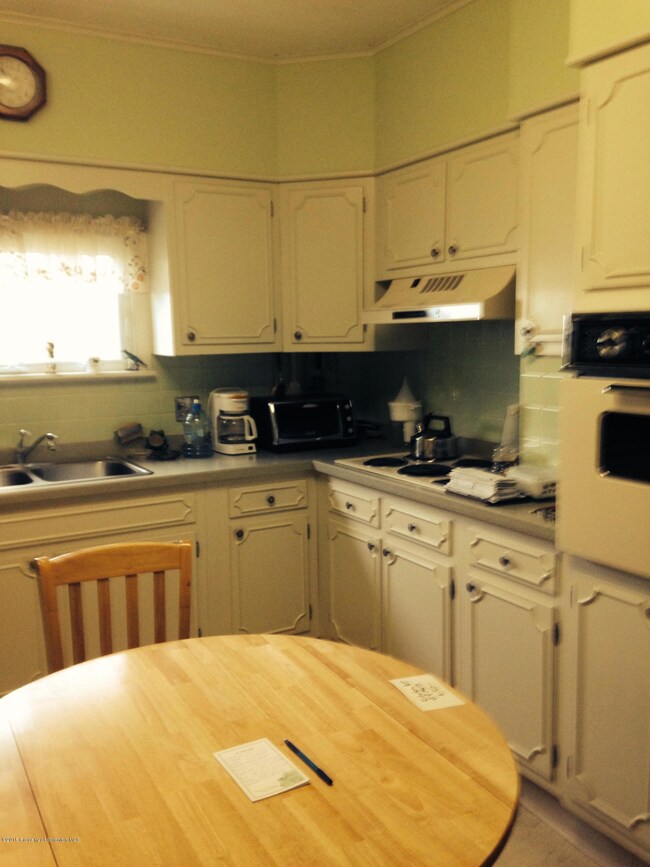 1140 W Locust St, Scranton, PA 18504 - photo 2