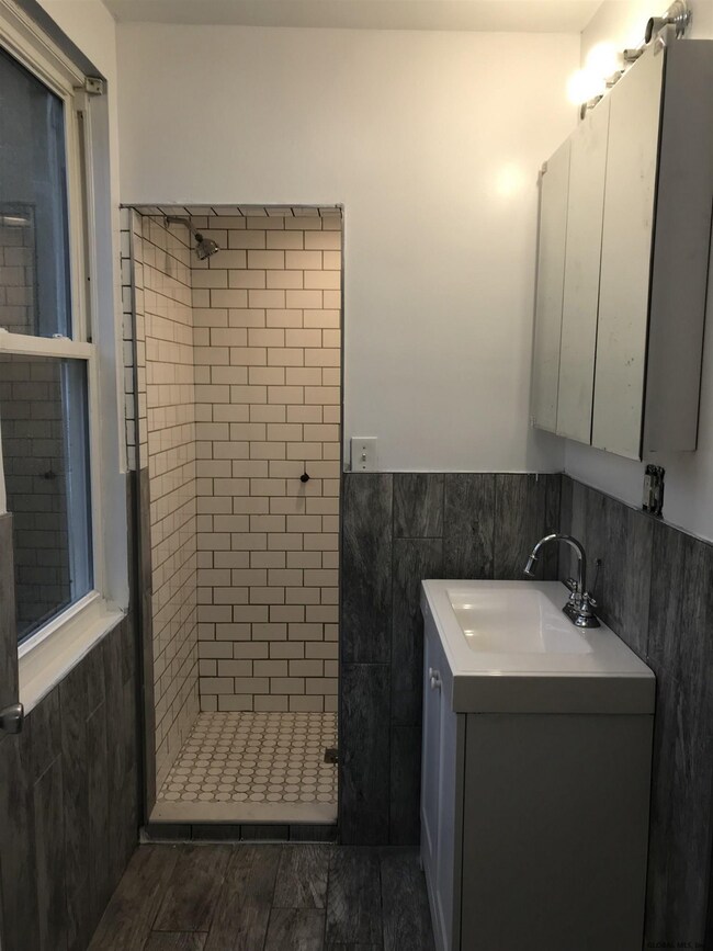 140 Hawk St S, Albany, NY 12202 - photo 6