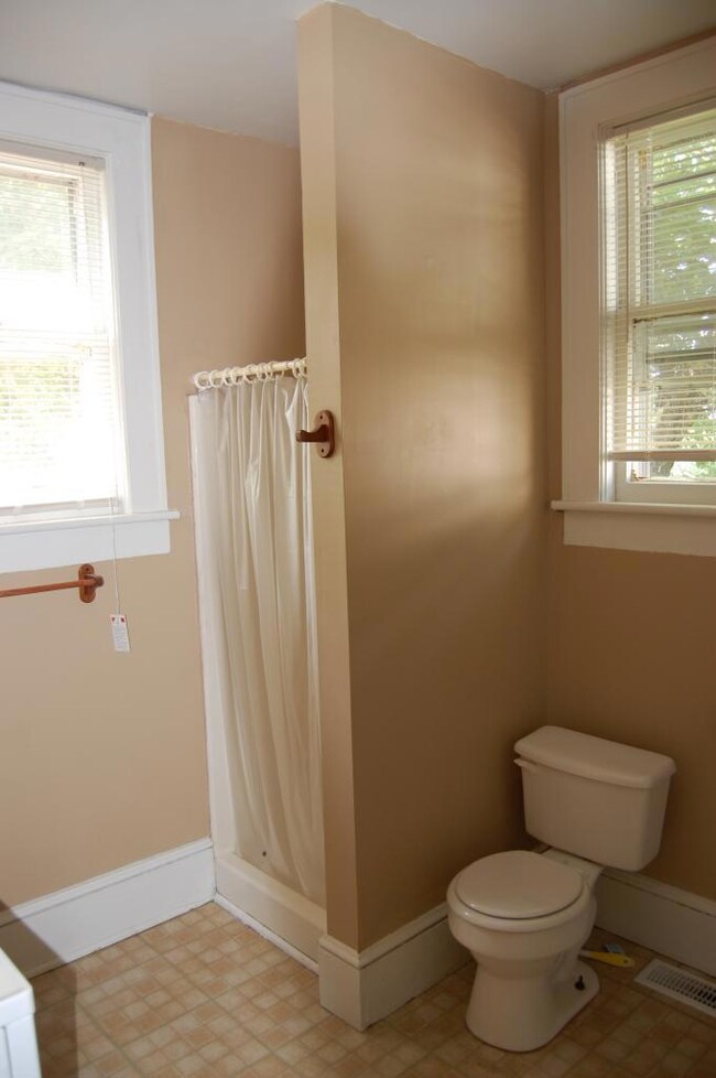1st floor bath alundry room