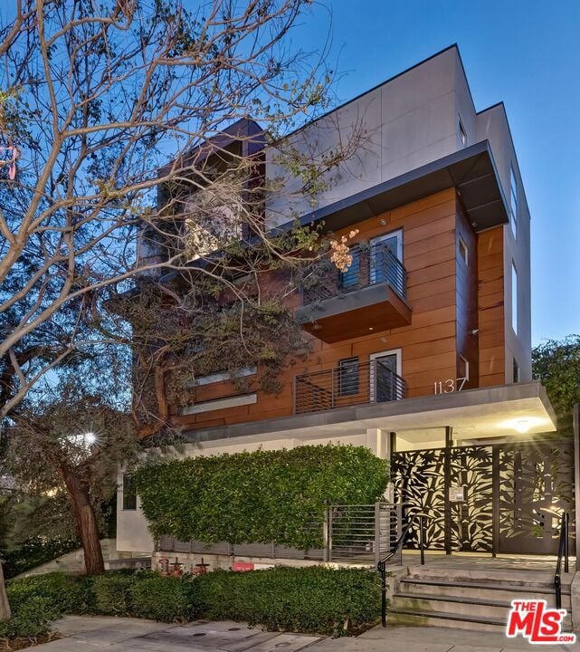 1137 Hacienda Place unit 104, West Hollywood, CA 90069 - photo 3