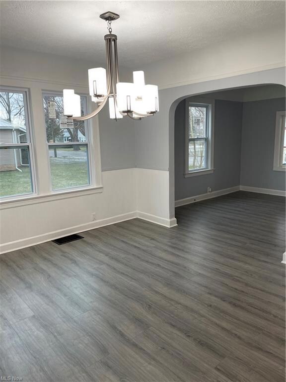 Great dinning room to entertain