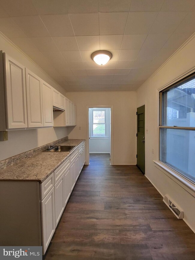 351 Linden St, Reading, PA 19604 - photo 6