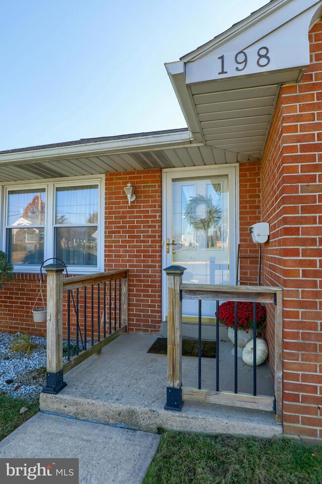 198 Hillcrest Rd, New Holland, PA 17557 - photo 2