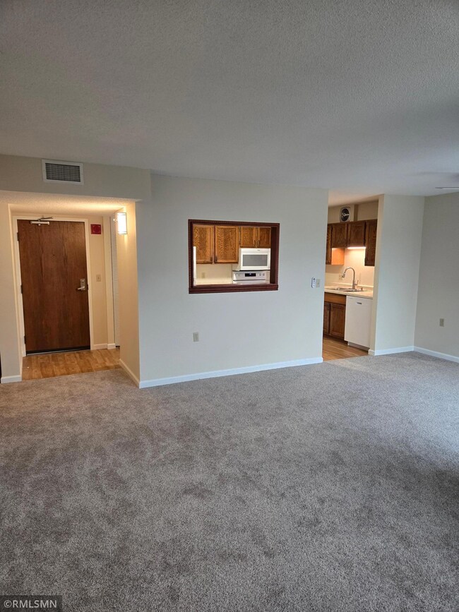 6615 Lake Shore Dr S unit 902, Richfield, MN 55423 - photo 5