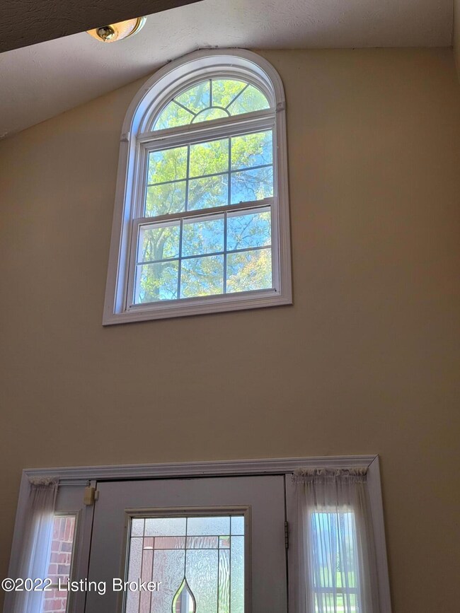 226 Park Ridge Dr, Mount Washington, KY 40047 - photo 2