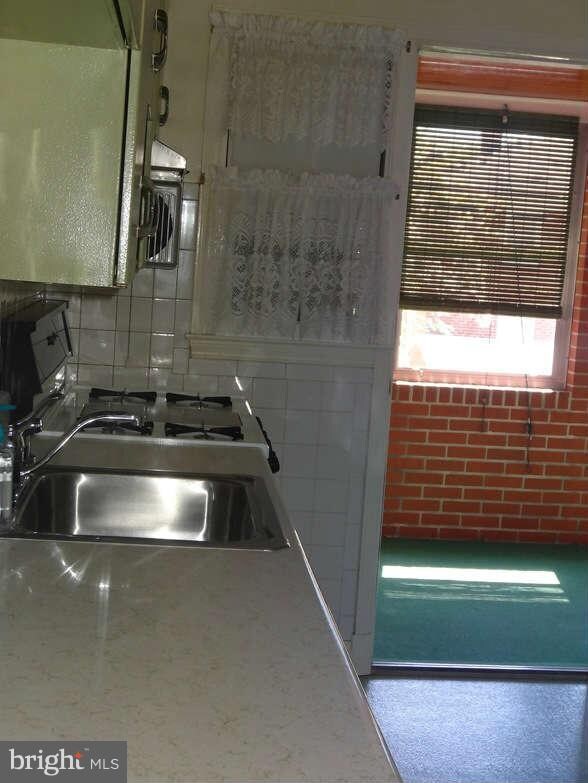 8631 Oakleigh Rd, Parkville, MD 21234 - photo 3