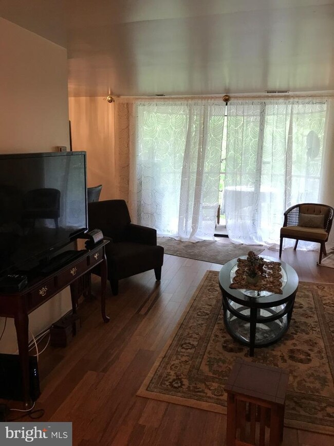 3352 Huntley Square Dr unit A, Temple Hills, MD 20748 - photo 2