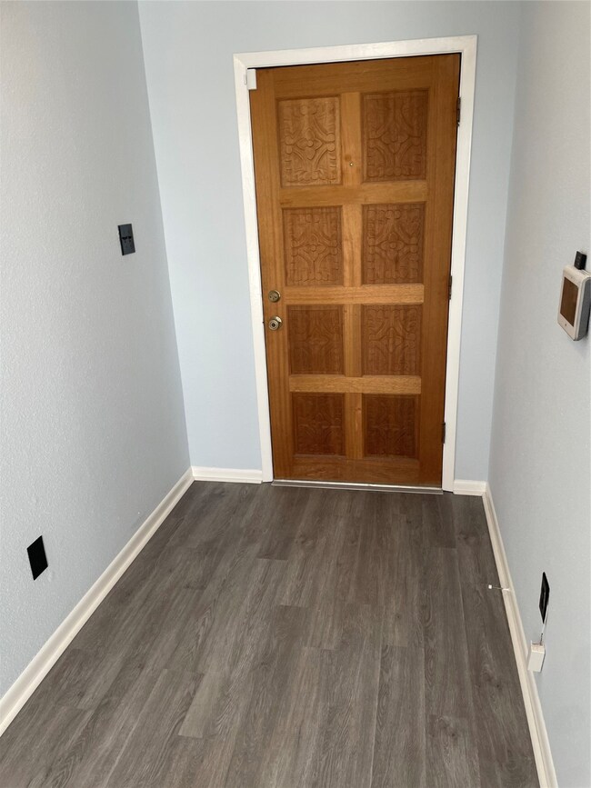 10419 White Clover Dr, Houston, TX 77089 - photo 2