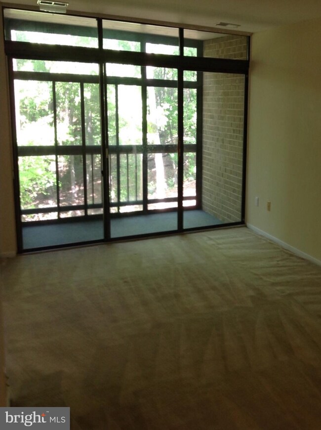 1652 Parkcrest Cir unit 200, Reston, VA 20190 - photo 6