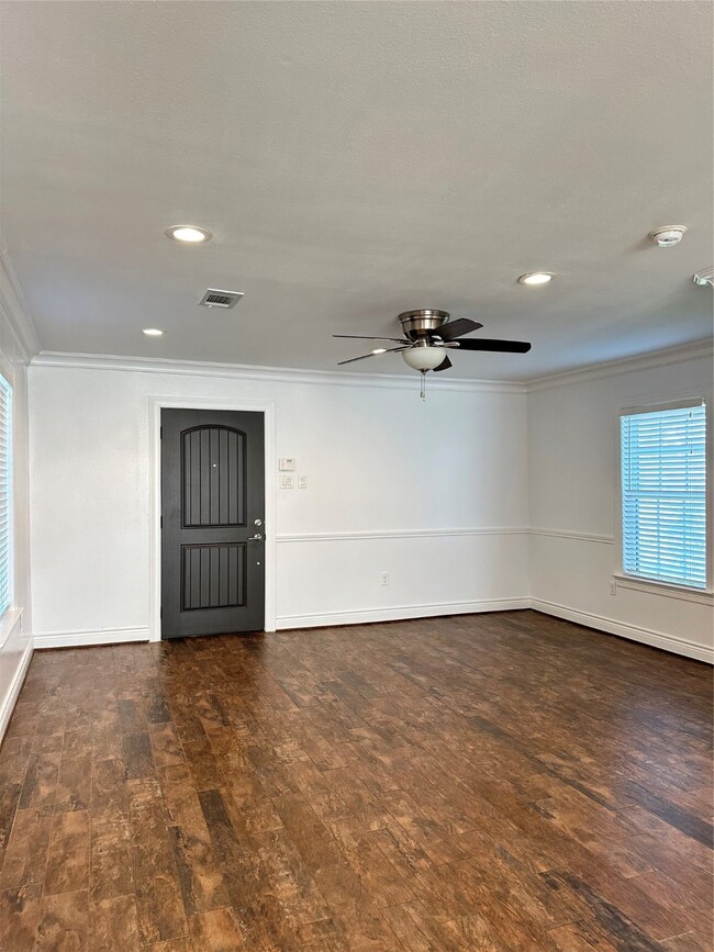 8246 Lanham Ln unit A, Houston, TX 77075 - photo 3