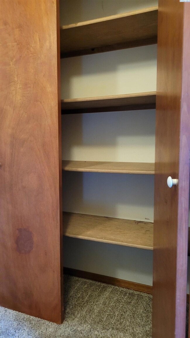 910 S Johnson St unit C, Kennewick, WA 99336 - photo 7