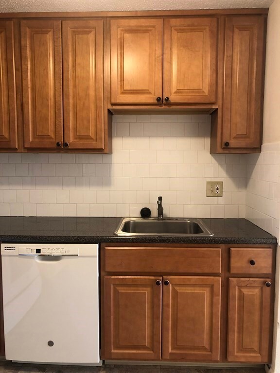 685 Moody St unit 2, Waltham, MA 02453 - photo 2