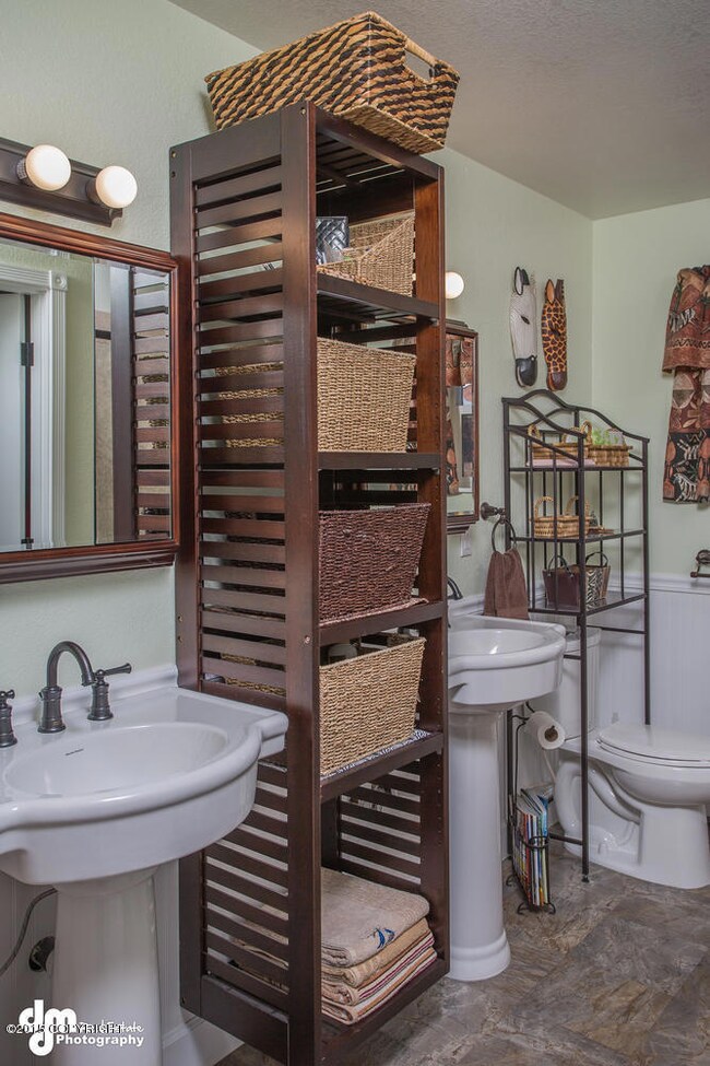 8531 Rebel Ridge Drive-large-005-Bathroo