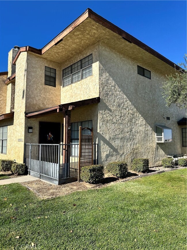 42801 15th St W unit 9, Lancaster, CA 93534 - photo 3