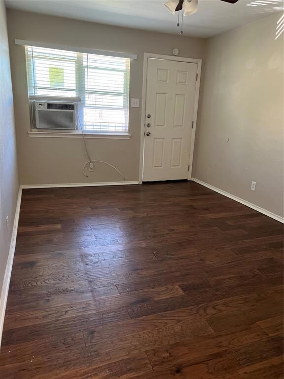 2206 W Hickory St unit 5, Denton, TX 76201 - photo 2