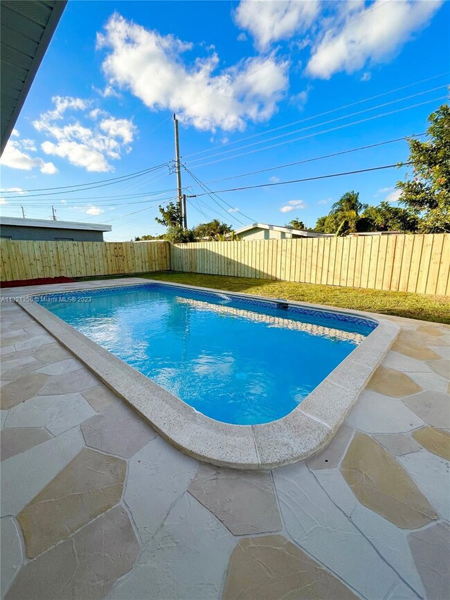 7833 Normandy St, Miramar, FL 33023 - photo 3