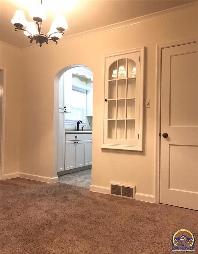 2021 SW Webster Ave, Topeka, KS 66604 - photo 4