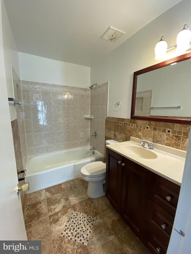 5752 Village Green Dr, Alexandria, VA 22309 - photo 6