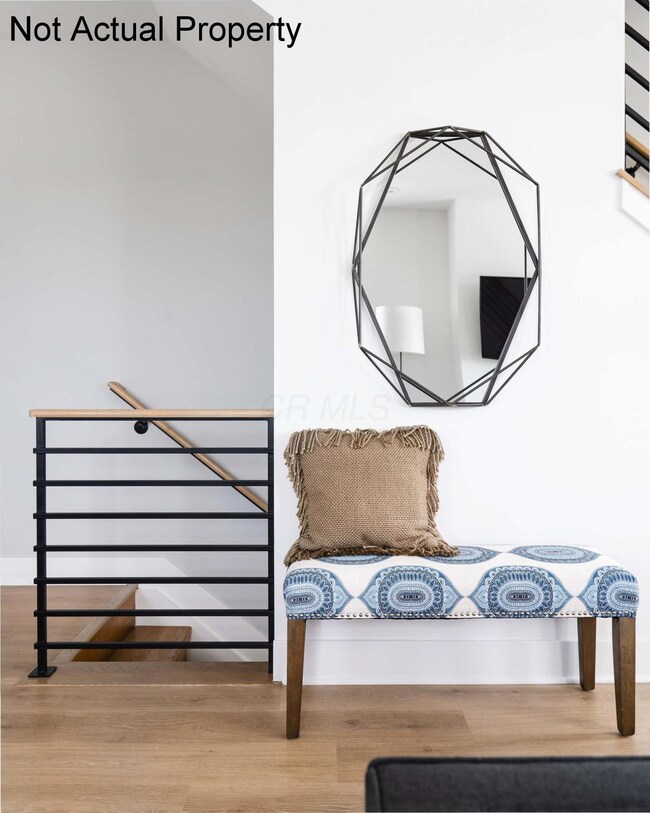 1249 Cromartie Ln, Columbus, OH 43201 - photo 2