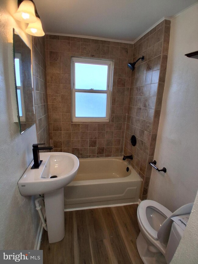 235 W Elm St, Reading, PA 19607 - photo 6