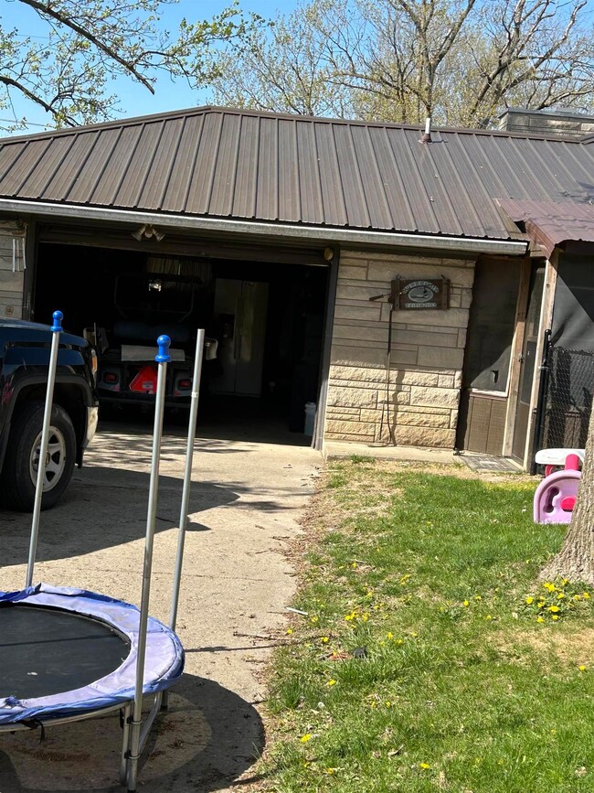 330 W Butcher St, Geneva, IN 46740 - photo 3