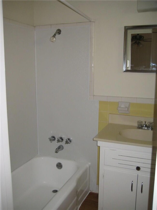 926 E Dean Keeton St unit 210, Austin, TX 78705 - photo 6