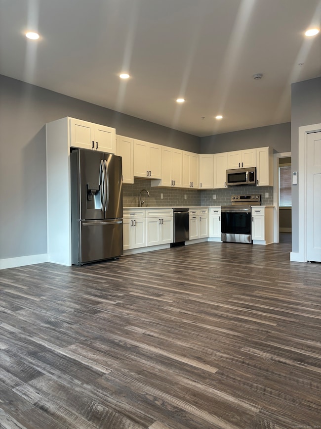 303 Norwich-New London Turnpike unit N, Montville, CT 06382 - photo 3