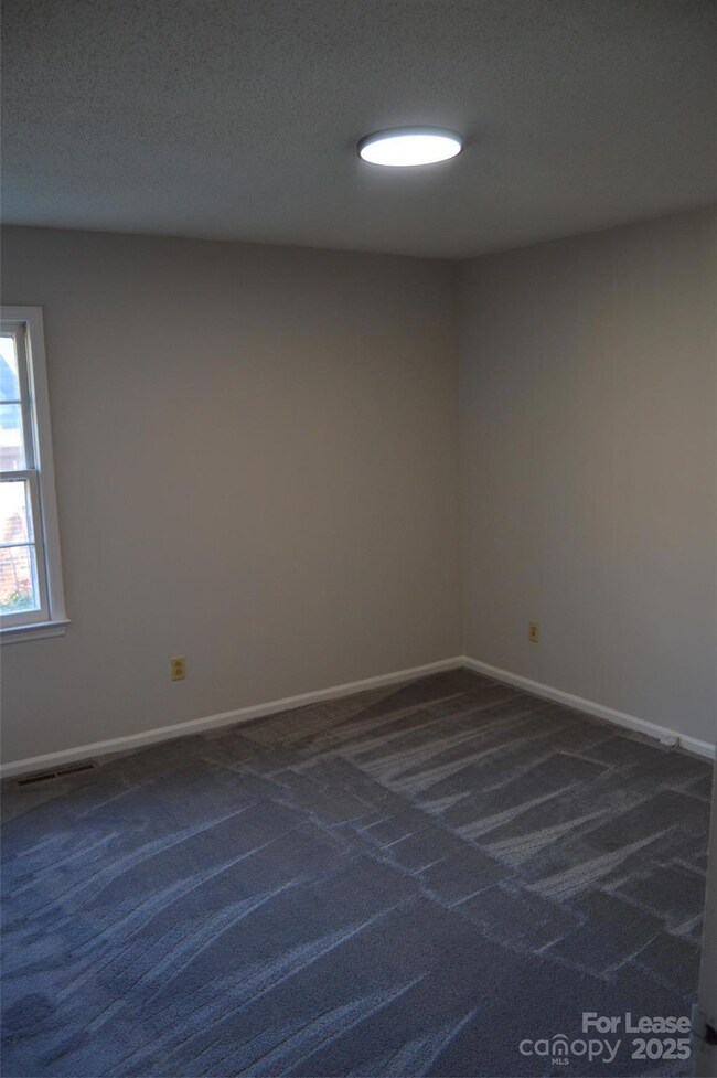 215 Kelly St, Statesville, NC 28677 - photo 5