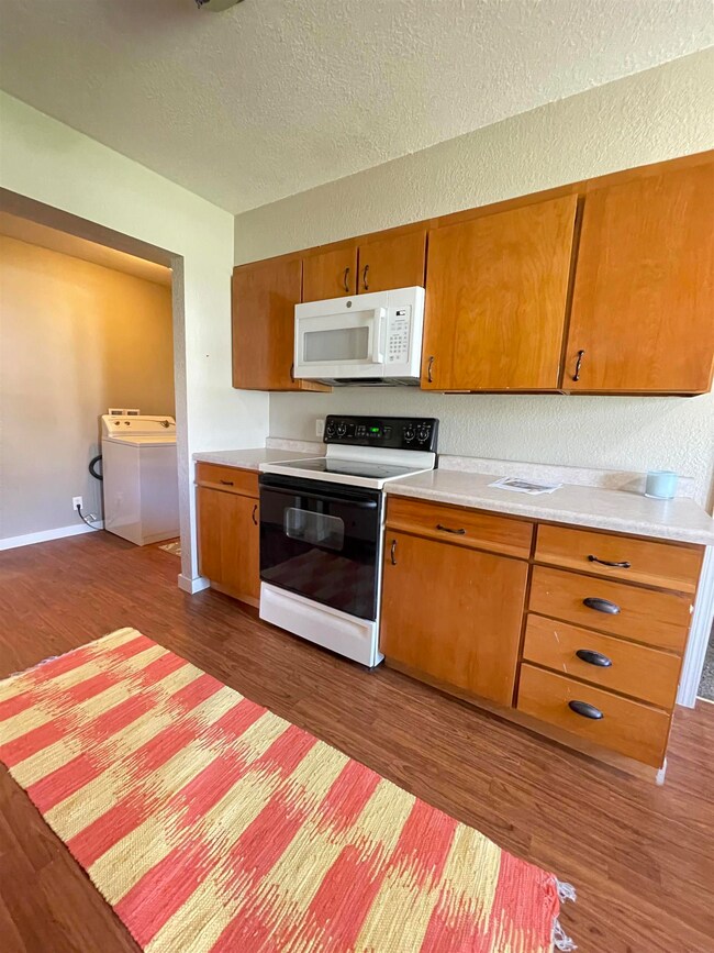 1918 Tremont St, Cedar Falls, IA 50613 - photo 5