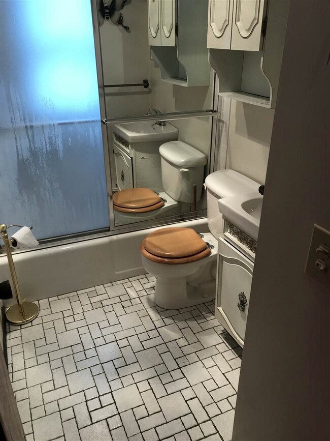 9 Burns St, Nashua, NH 03064 - photo 5