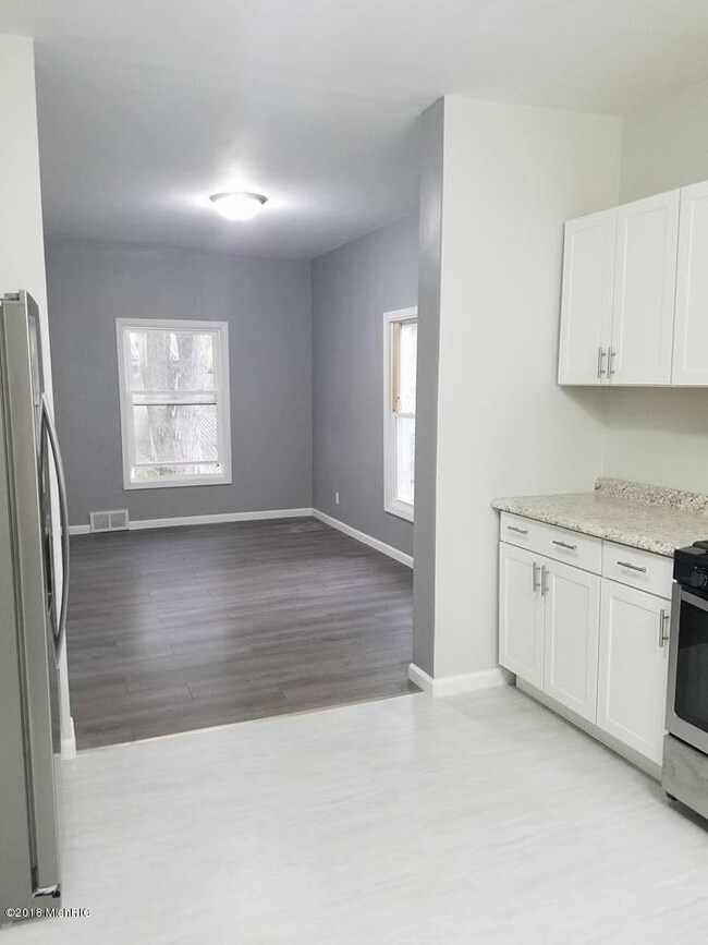 2231 E Main St, Kalamazoo, MI 49048 - photo 5