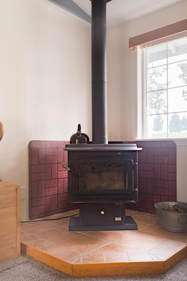 3423 SW Quartz Ave, Redmond, OR 97756 - photo 5