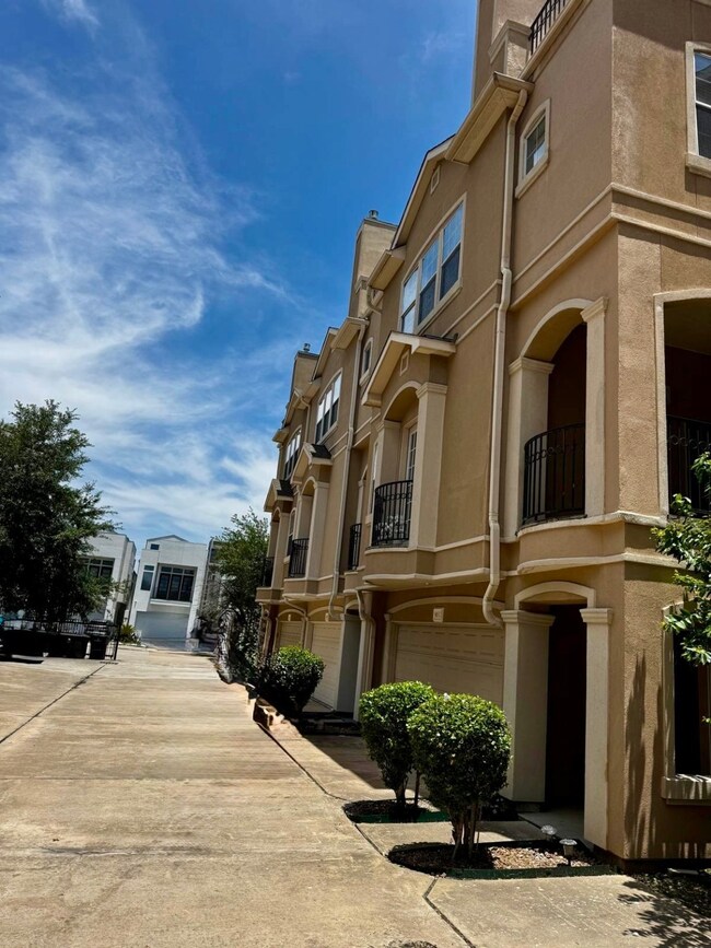 A row of modern townhouses with a stucco exterior