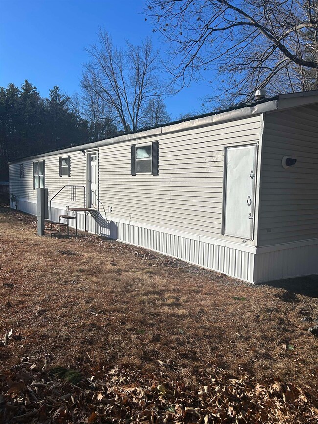 18 Bangor St, Nashua, NH 03063 - photo 5