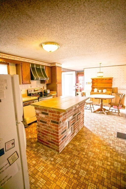 15 Ashland St, South Dartmouth, MA 02748 - photo 2