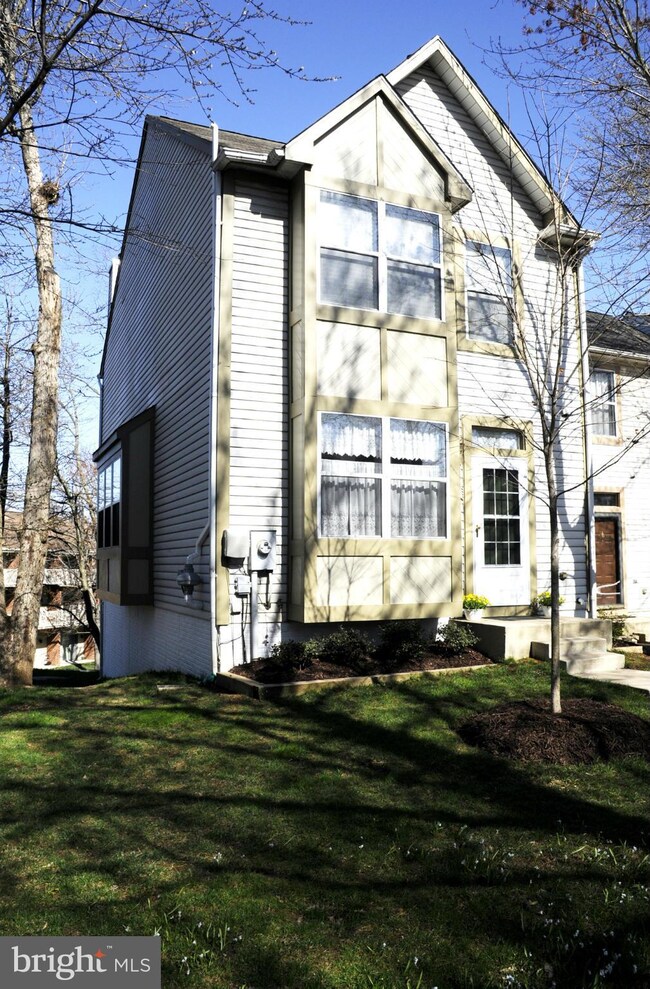 9631 Clocktower Ln, Columbia, MD 21046 - photo 2