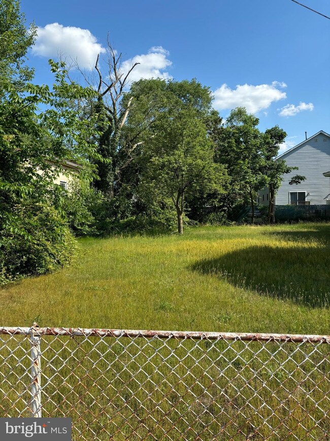 12 W Madison St, Paulsboro, NJ 08066 - photo 2