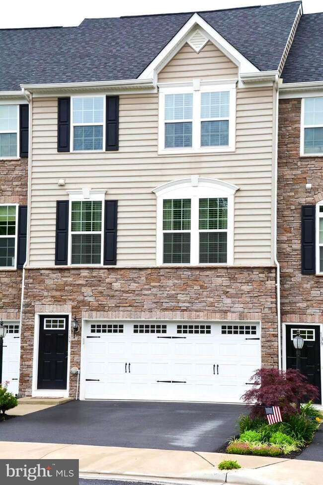 137 Trout Lily Dr, Lake Frederick, VA 22630 - photo 2