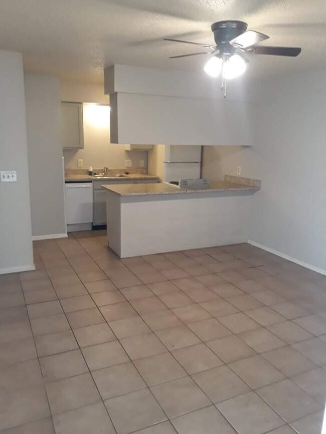 203 S Baggett St unit 8, Prairie Grove, AR 72753 - photo 3