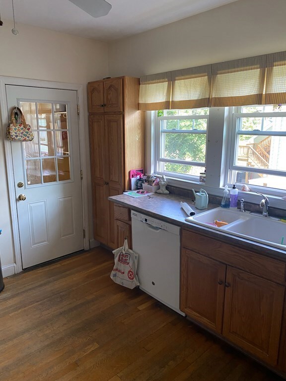 100 Parmenter Rd unit 2, Waltham, MA 02453 - photo 4